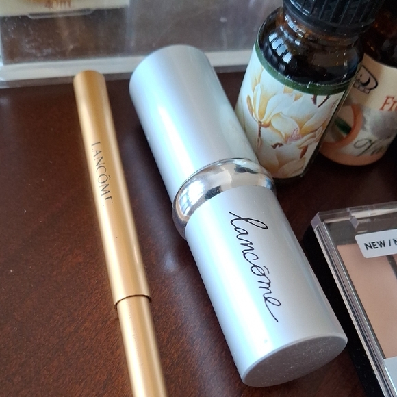 Makeup Bundle - Picture 2 of 7